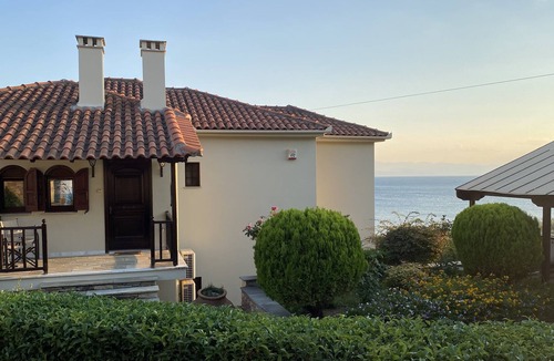 Lefokastron House | Pathway to the sea