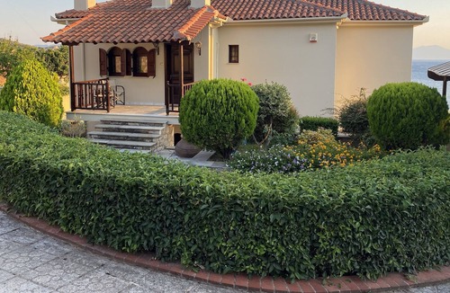 Lefokastron House | Pathway to the sea
