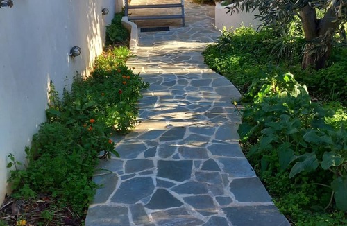 Paiania Apartment | Pavlos Apartment - Leontari Stay With Garden View