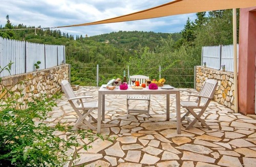 Ieromonachos House | Paxoi Sunny Serenity - Kirki's Studio with Jacuzzi