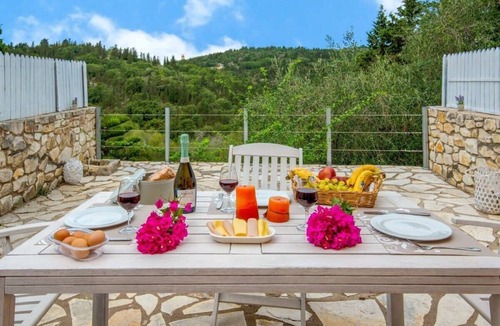 Ieromonachos House | Paxoi Sunny Serenity - Kirki's Studio with Jacuzzi