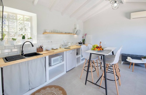 Kourteika Apartment | Paxos Couple House by Konnect