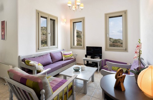 Isterni House | Peaceful Traditional Greek House with Sea Views. Only 500 meters to the beach!
