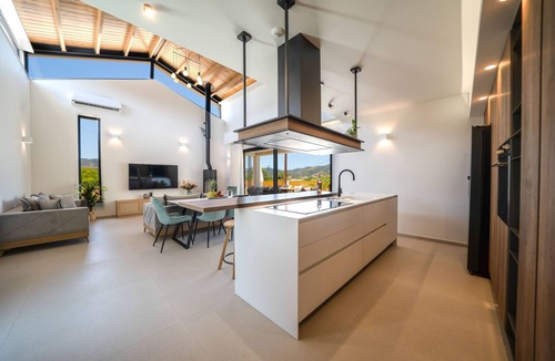 Alikianos Villa | Peacful Villa Olyra, private pool & jacuzzi,BBQ