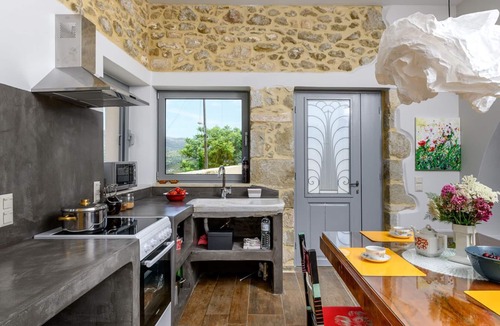 Sitia House | Pera Chorio - Daphne: Artist's stone house with countryside views