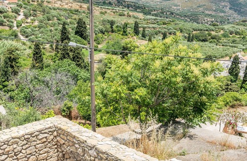 Sitia House | Pera Chorio - Daphne: Artist's stone house with countryside views