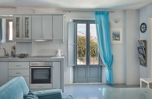Fira Villa | Perfect for Families and Group of Friends. Amazing Caldera View. Private Pool.