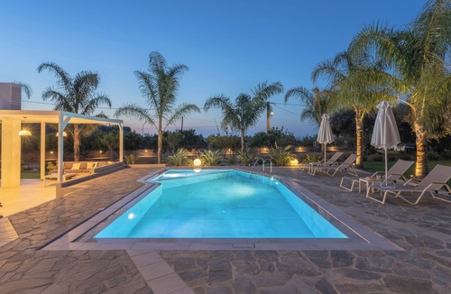 Adelianos Kampos Villa | Periklis Villa, The Ultimate Summer Retreat!