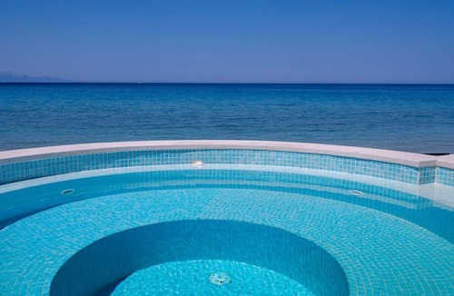 Neromilos Villa | Perla Seafront Villa with Pool, Jacuzzi & BBQ