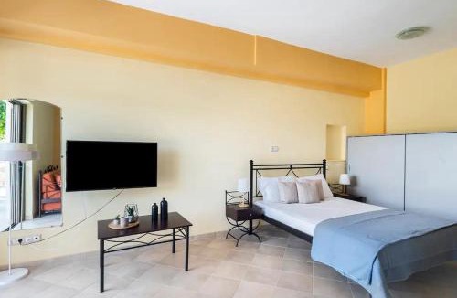 Kompi Apartment | Peroulia Bay View Studio