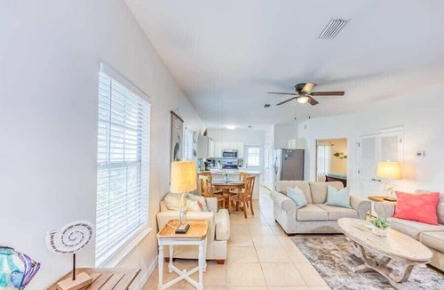 Orange Beach Villa | Pet Friendly - Close to Beach - The Wharf - Sports