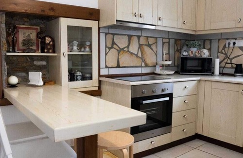 Tragilos Apartment | Philippos: Your Secluded Getaway with Pool