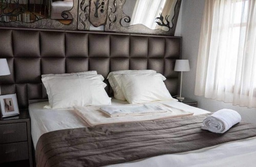 Tragilos Apartment | Philippos: Your Secluded Getaway with Pool