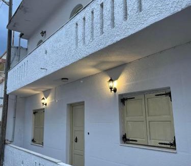 Monopari House | Philoxenia traditional house private jacuzzi