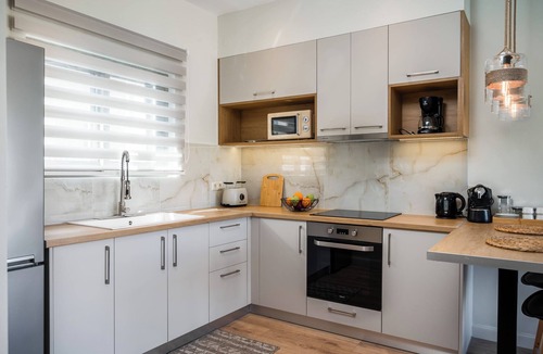 Ipsos Apartment | Phos Elegant Residences by Konnect, 400m to the beach - One Bedroom Apartment