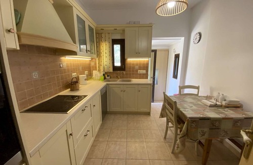 Filoti Apartment | Piecefull country Home in Greek island (Naxos) Oak & Olive seanerynFree Parking