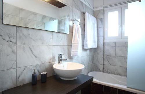 Frinion Apartment | Pine House with Sea View