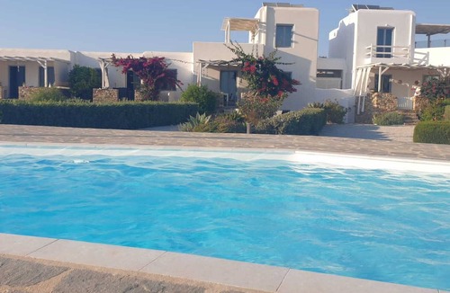 Maragas House | Plaka Sunset Apartment Naxos with swimming pool, garden, terrasse with see view
