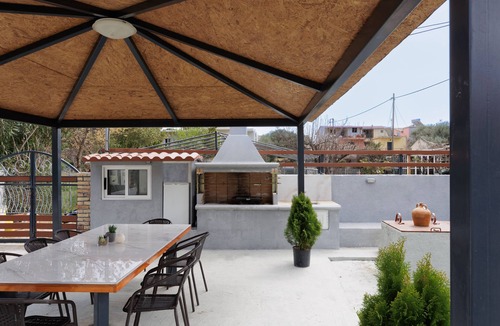 Ipsos House | Planet Villas at Ipsos by Konnect, Shared BBQ & Garden
