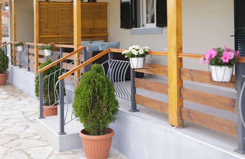 Ipsos House | Planet Villas by Konnect - Shared BBQ & Garden