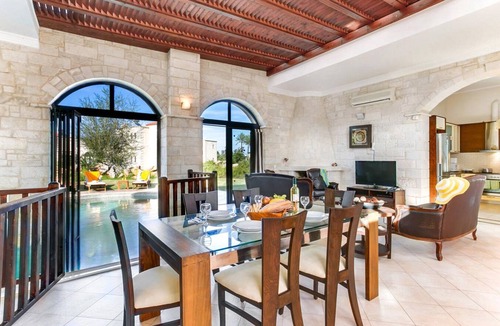 Platanias Town Villa | Platanias Villa, 4 BD, 4 BA, pool, 800m from sand