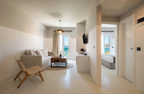 Paros Hotel | Play Paros