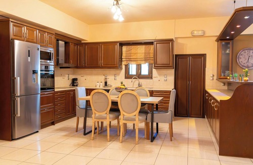 Dafni Villa | Pool villa in the center of Northern Crete