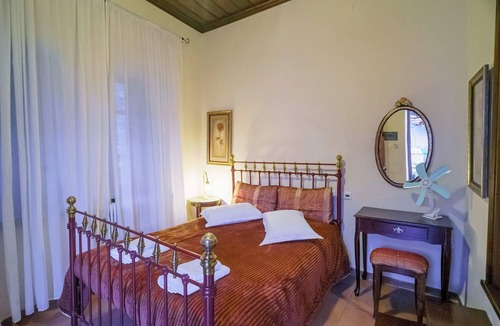 Portaria Bed & Breakfast | Portaria Pool Getaway - Palladio Jacuzzi Delight