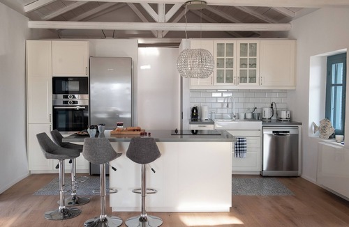 Kalamata Villa | Positivespace Kalamata Heights - Luxus und Historischer Charm mit Ausblick