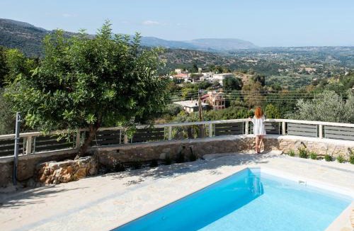 Embrosneros Villa | Prinus Country Retreat Apokoronas, heated pool, 13km from the sea
