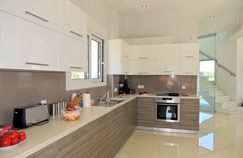 Plaka Villa | Private Luxury 3 Bedroom Villa With Infinity Pool, Games Room & Fantastic Views