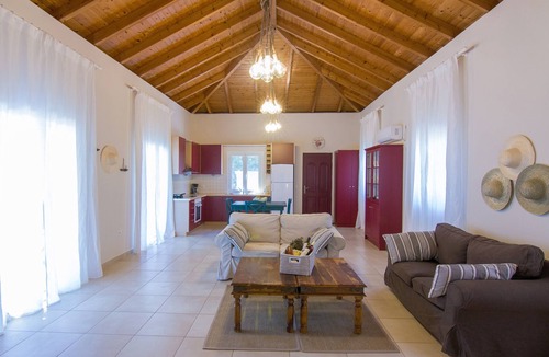 Lixouri Villa | Private Paradise .Private Swimming Pool + beautiful garden. 1 min walk to beach