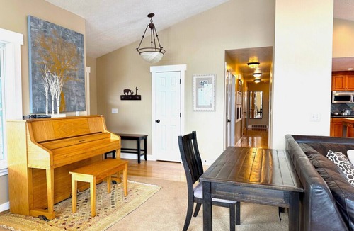 Eagle Mountain Villa | Private Ranch, Spa, Sauna, Theater, DOUBLE Pickleball Courts, Skiing Nearby!