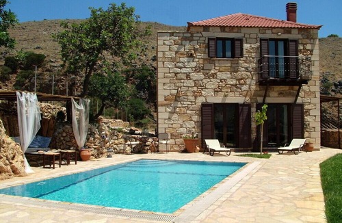 Georgioupolis Villa | Private traditional villas with sea and mountain views 3km from sandy beach