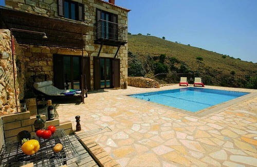 Georgioupolis Villa | Private traditional villas with sea and mountain views 3km from sandy beach