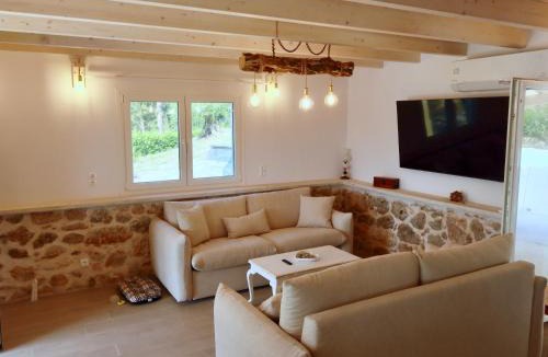 Corfu Town Villa | Private Villa Maothis