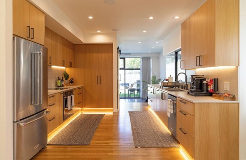 Venice House | Private wellness home with pool, sauna, & cold plunge - in the center of Venice.