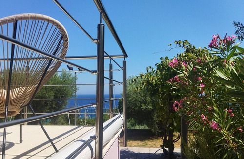 Pangaio Villa | Privater Bungalow mit Tollem Meerblick in Ruhiger,naturnaher Lage