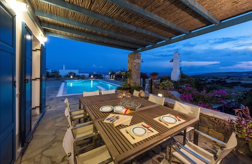 Paros Villa | Pure White Villa: 7 Bedrooms, 16 Guests, Sea View, Aspro Chorio Villagennn