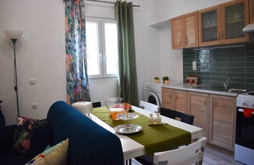 Archanes-Asterousia Apartment | Pyrgos Colourful Studio (wifi A/C parking)