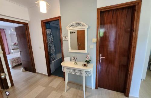 Antikyra Apartment | Queen Aspri apartment 3' min to the beach!