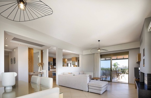 Pyrgos Psilonerou Villa | Quiet Villa Aviana,garden, heated pool,BBQ,jacuzzi