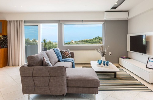 Chania Town Villa | R 1222 Sofronio’s Villa Aelia With Swimming pool, Grill area & Garden View