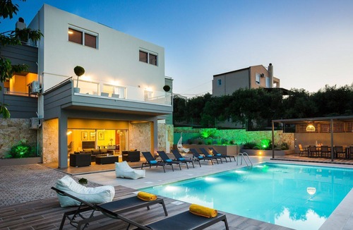 Chania Town Villa | R 1222 Sofronio’s Villa Aelia With Swimming pool, Grill area & Garden View