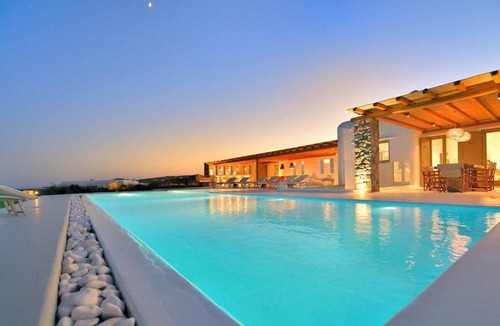 Houlakia Villa | R 1412 Villa Moses With BBQ, Gym area & Outdoor heated jacuzzi.