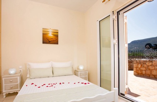 Papadhianika Villa | R 1444 Residence Village View with Fireplace, Central Heating & Mountain View.