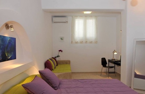Naousa Villa | R 159 Superior 3-Bedroom Villa with Outdoor Jacuzzi Garden View with Breakfast