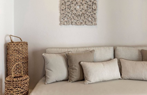 Messaria Villa | R 3075 Villa Fargo With Air Conditioning.Wi-Fi Internet Access & Breakfast