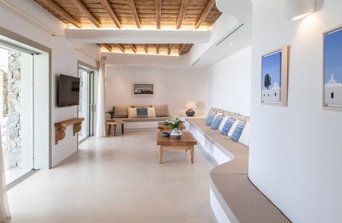 Plintri Villa | R 3165 Villa Flint With Air-conditioning.Safe box & Washing machine,