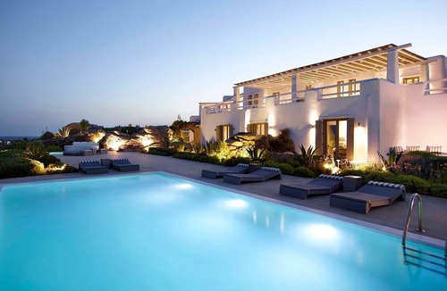 Paraga Villa | R 3227 Villa Haines With Dishwasher ,Mini fridges & Private infinity pool.